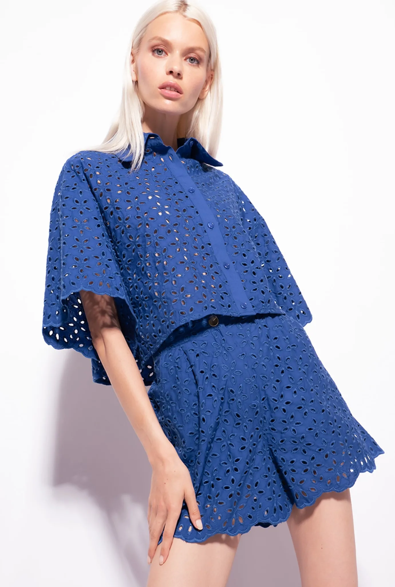 Tailleurs Et Ensembles|PINKO Chemise Courte En Broderie Anglaise Bleu Surf Sur Le Web
