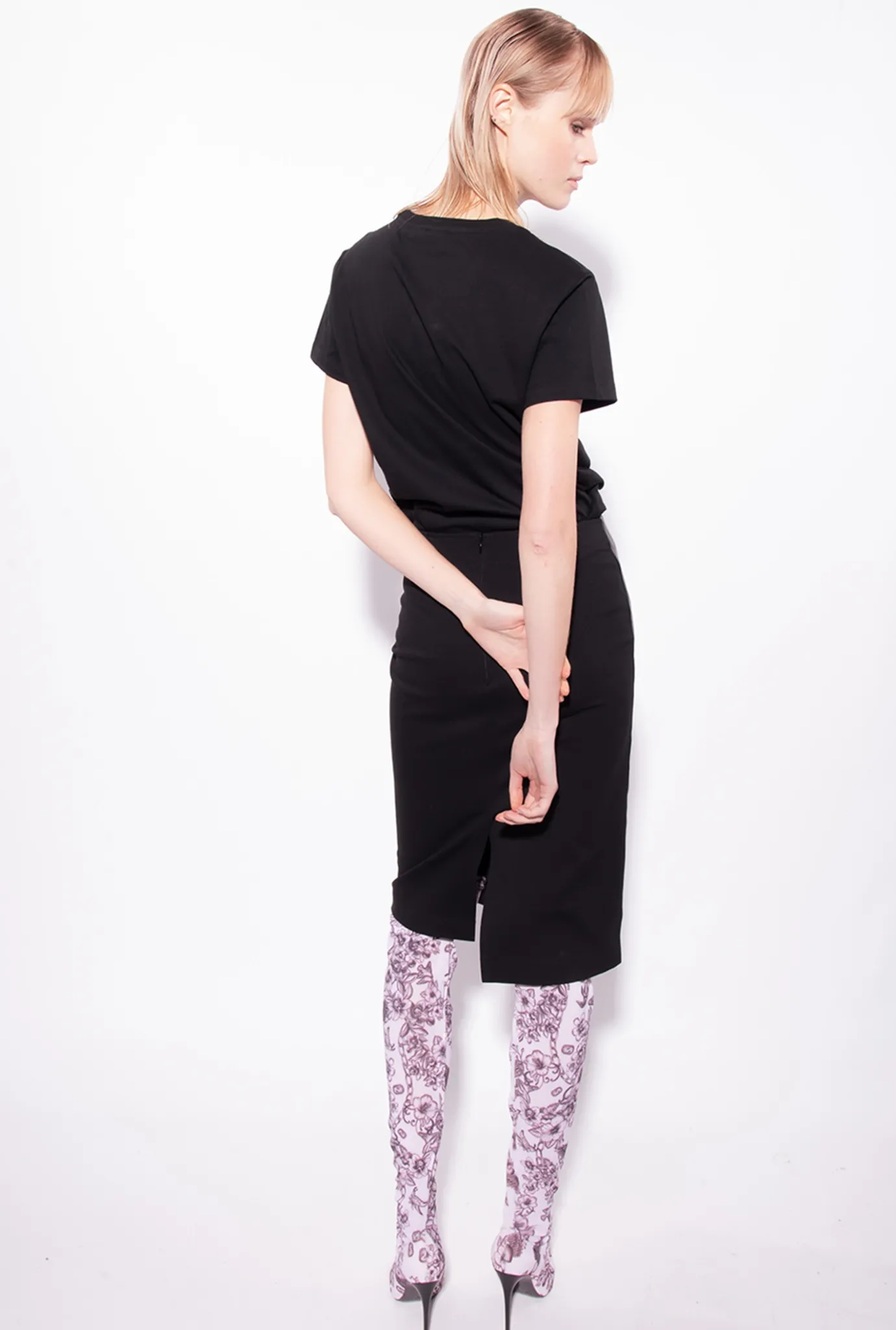 Topwear|PINKO T-Shirt A Broderie Coeur Noir Limousine